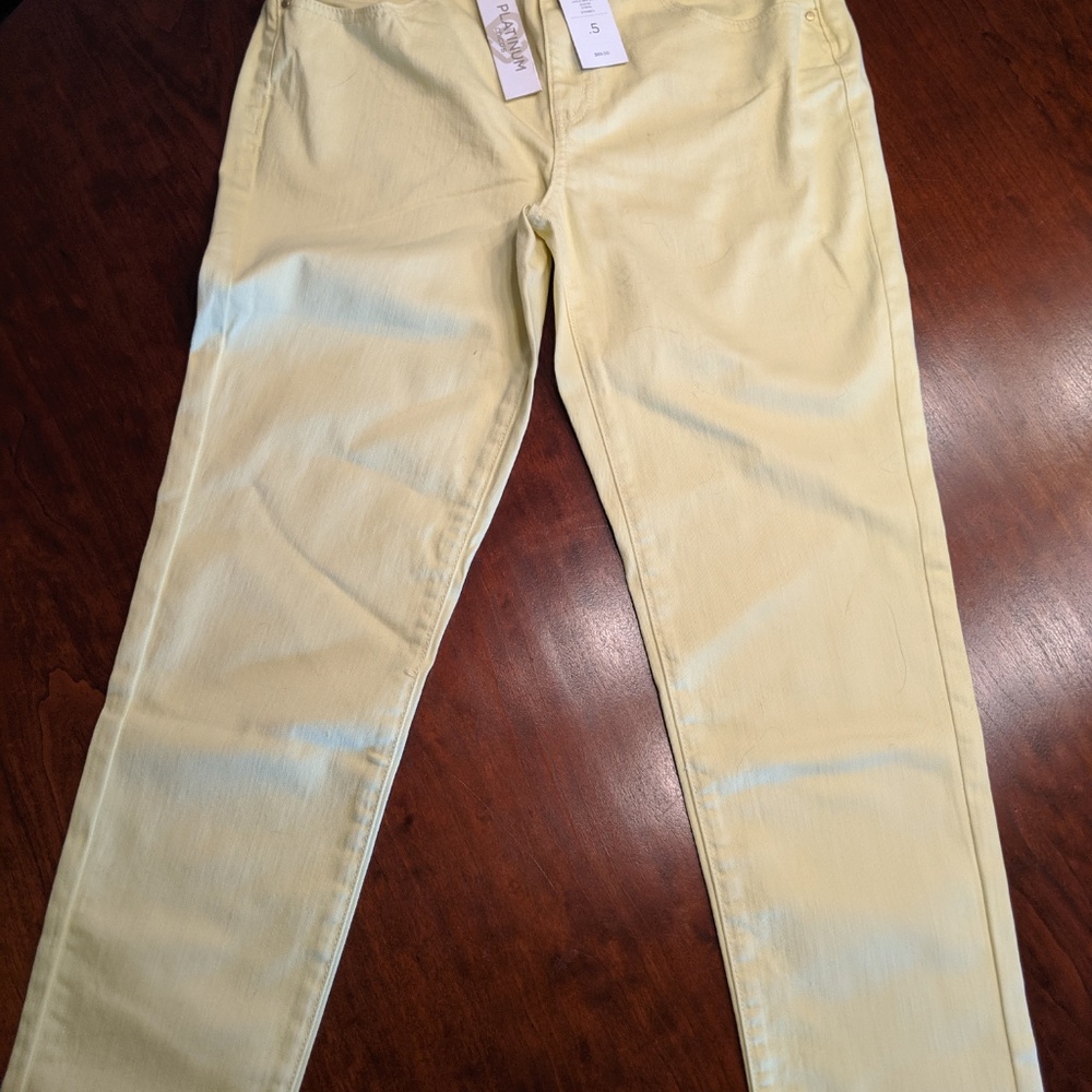 Ladies Jeans - Picture 3 of 3